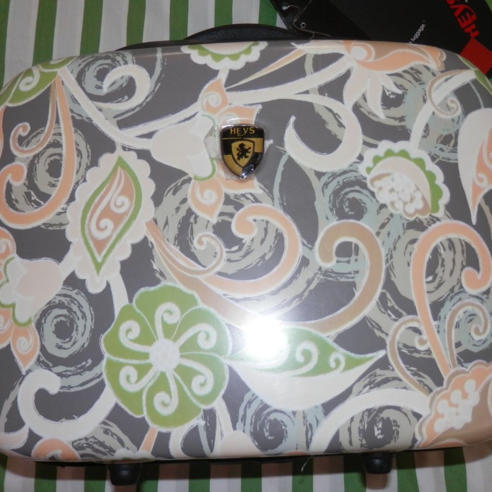 HEYS USA Small Hardside Cosmetic Luggage Case NWT
